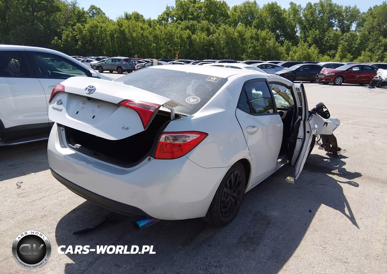 2017 Toyota Corolla Le VIN:5YFBURHE5HP726486 - 4