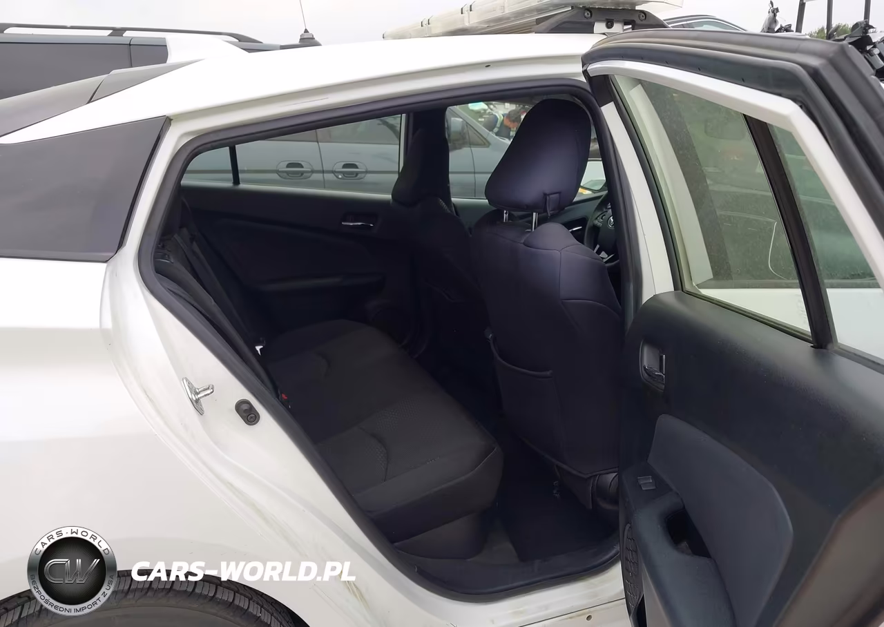 2020 Toyota Prius Le VIN:JTDKARFU7L3122460 - 3