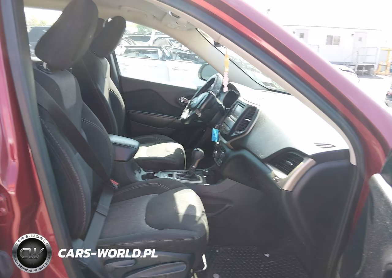 2015 Jeep Cherokee Sport VIN:1C4PJMAB6FW776674 - 5