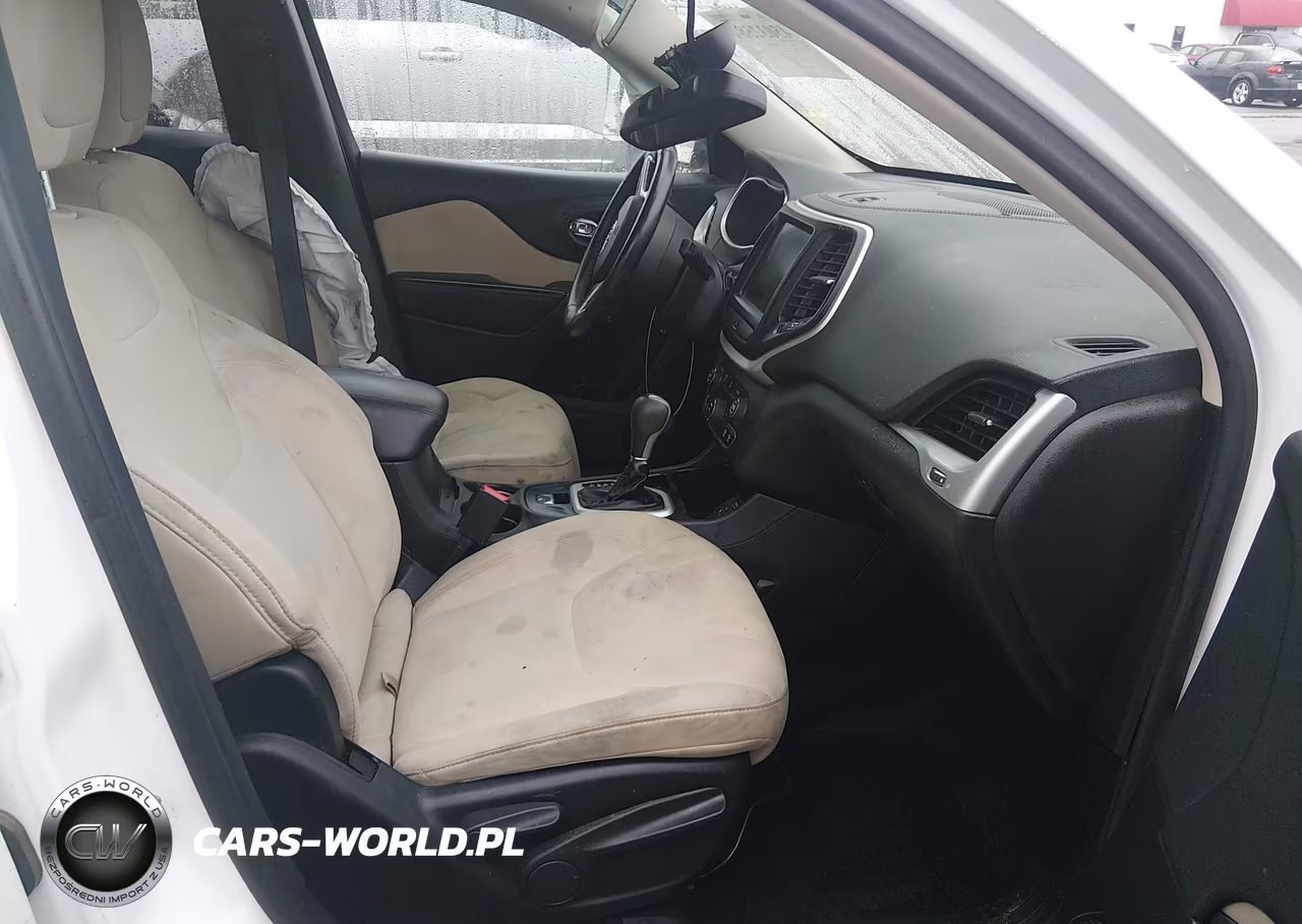 2016 Jeep Cherokee Latitude VIN:1C4PJLCB5GW126369 - 5