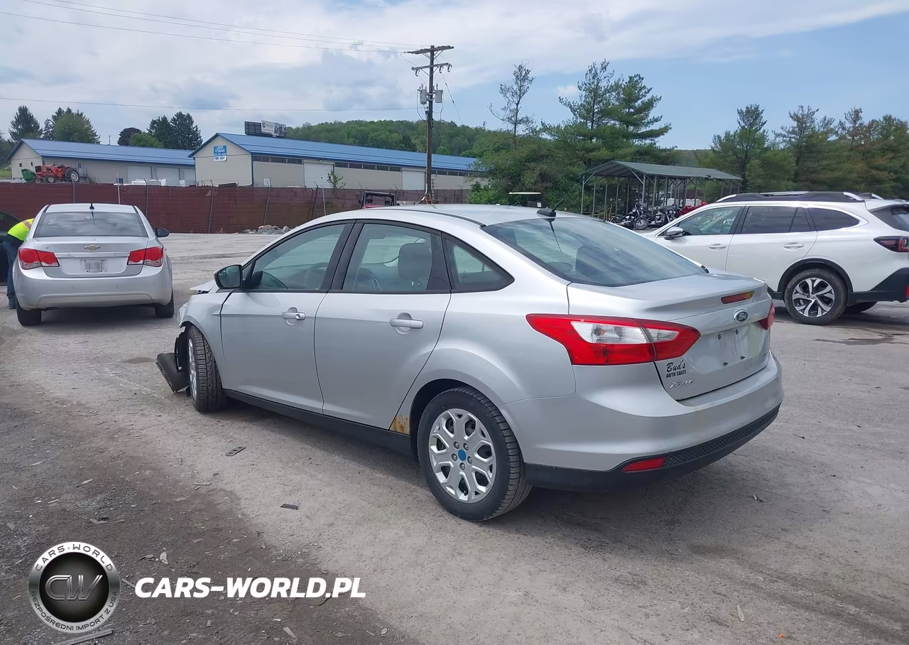 2012 Ford Focus Se VIN:1FAHP3F24CL303610 - 3