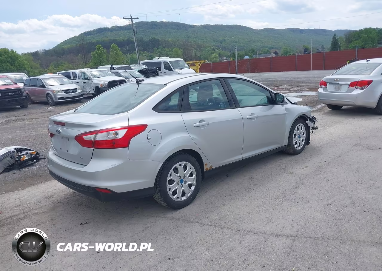 2012 Ford Focus Se VIN:1FAHP3F24CL303610 - 4