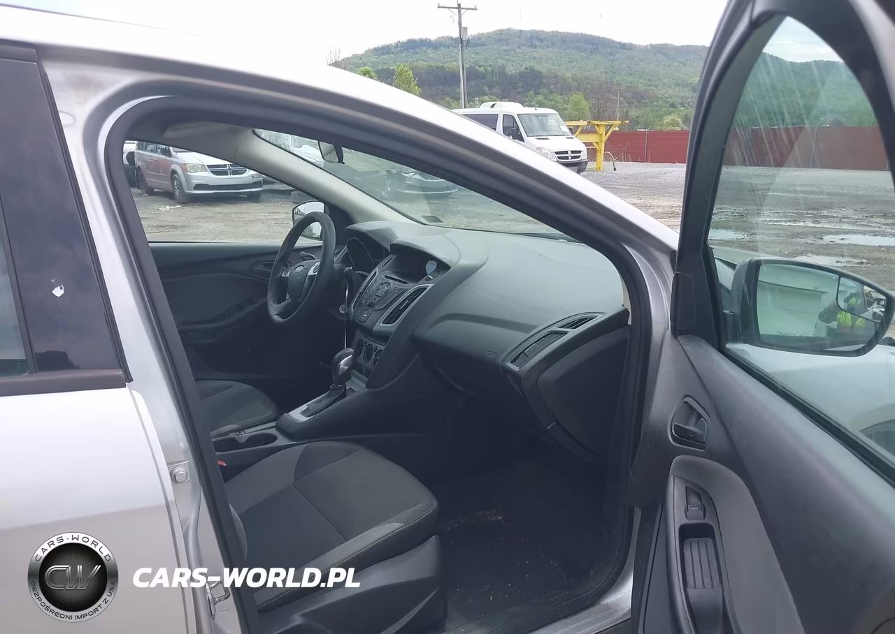 2012 Ford Focus Se VIN:1FAHP3F24CL303610 - 5