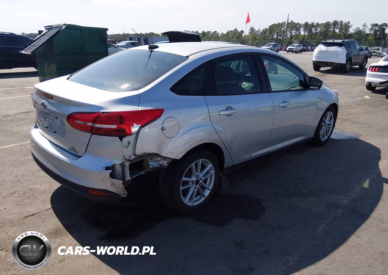 2016 Ford Focus Se VIN:1FADP3F20GL210734 - 4