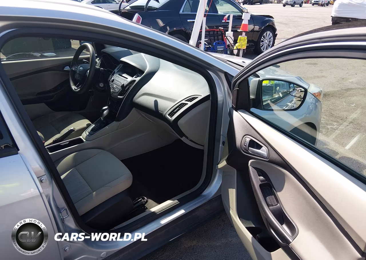 2016 Ford Focus Se VIN:1FADP3F20GL210734 - 5