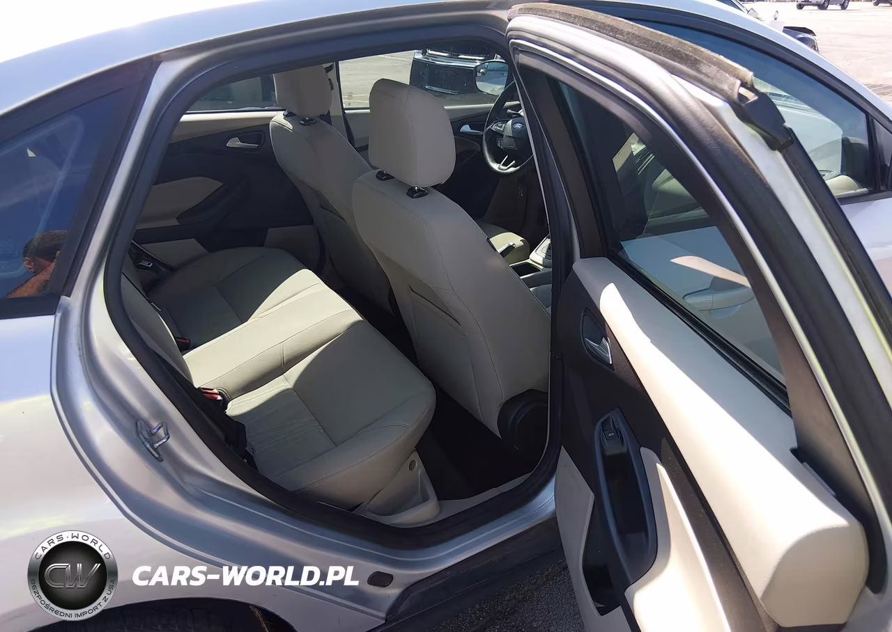 2016 Ford Focus Se VIN:1FADP3F20GL210734 - 8