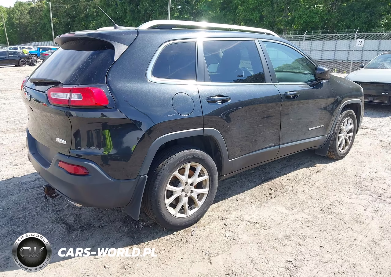 2015 Jeep Cherokee Latitude VIN:1C4PJMCS7FW610449 - 4