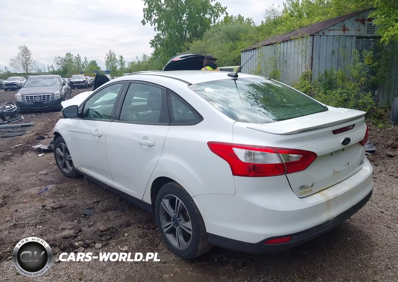 2014 Ford Focus Se VIN:1FADP3F26EL235098 - 3