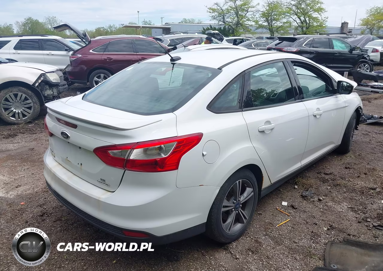 2014 Ford Focus Se VIN:1FADP3F26EL235098 - 4