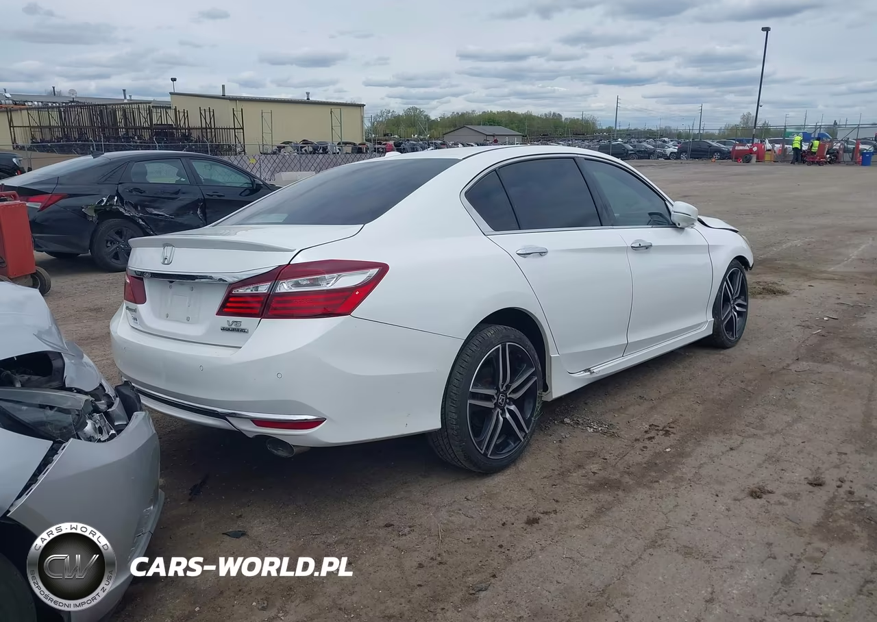 2016 Honda Accord Touring VIN:1HGCR3F98GA014521 - 4