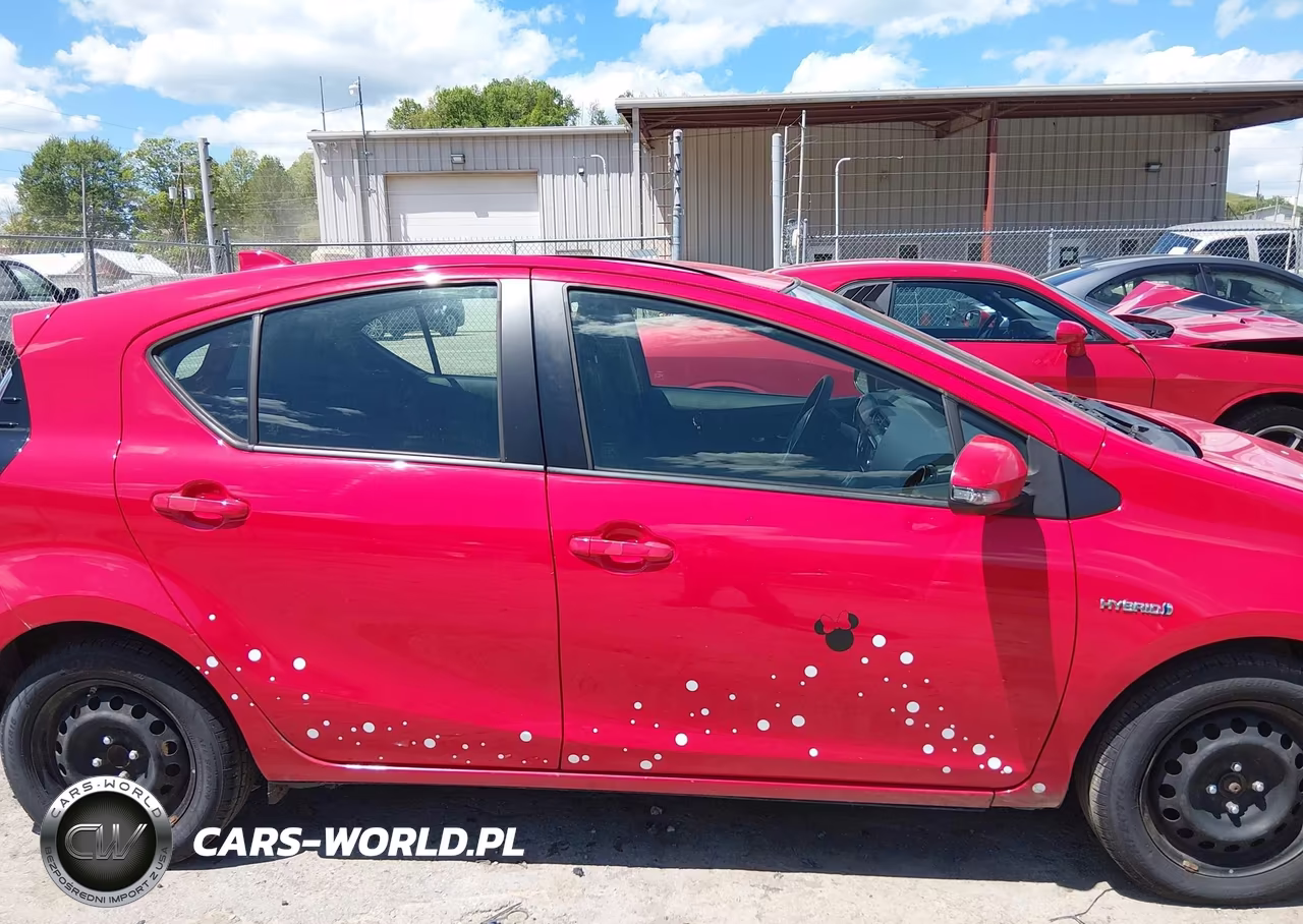 2015 Toyota Prius C Two VIN:JTDKDTB30F1098052 - 13