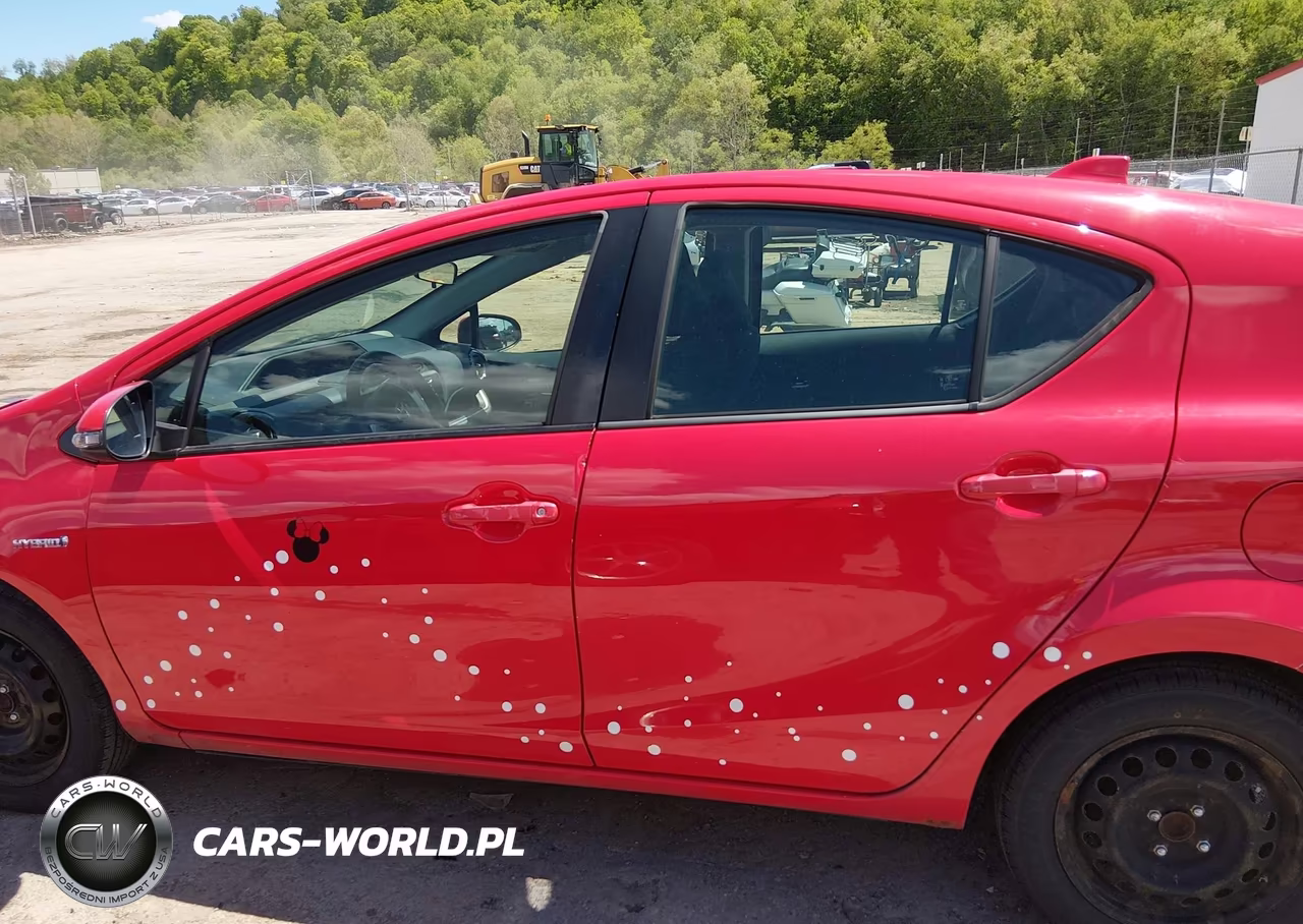 2015 Toyota Prius C Two VIN:JTDKDTB30F1098052 - 14