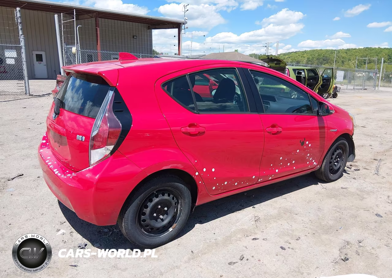 2015 Toyota Prius C Two VIN:JTDKDTB30F1098052 - 4
