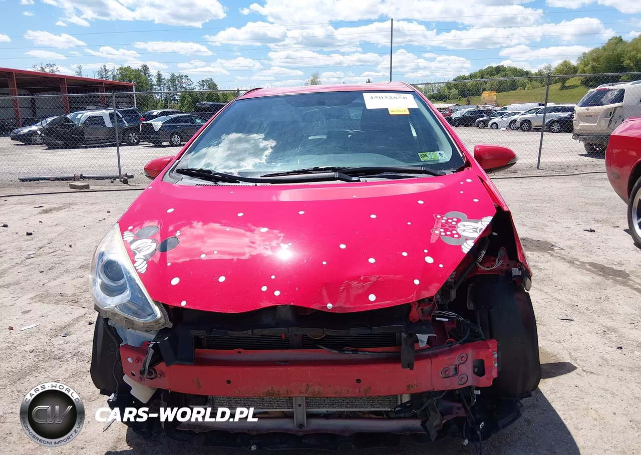 2015 Toyota Prius C Two VIN:JTDKDTB30F1098052 - 6