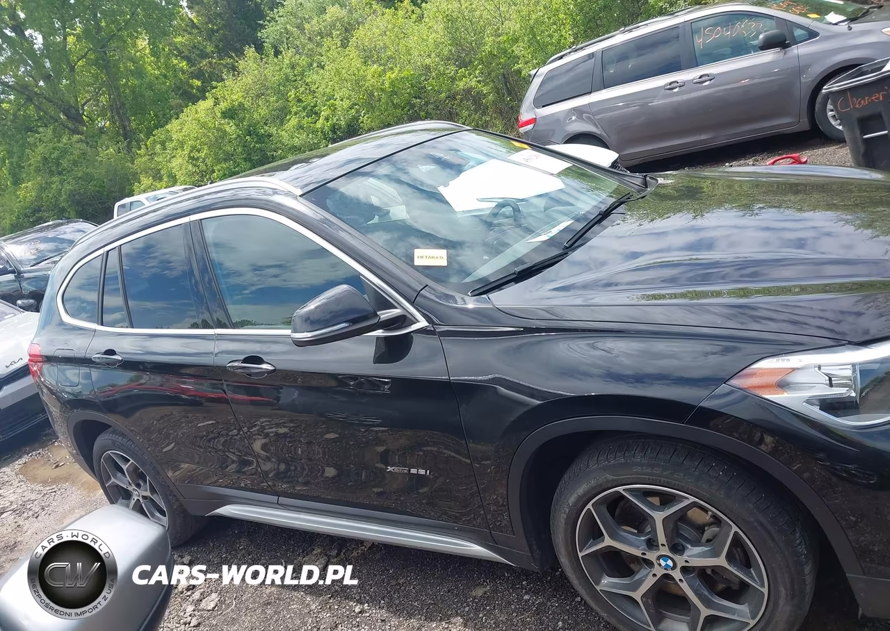 2018 BMW X1 xDrive28I VIN:WBXHT3C34J5L26666 - 13