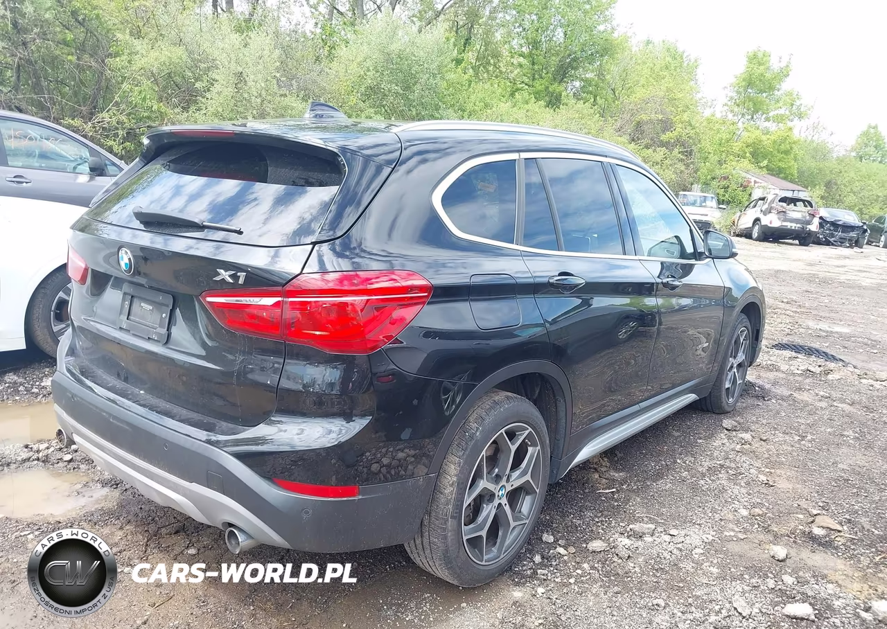 2018 BMW X1 xDrive28I VIN:WBXHT3C34J5L26666 - 4