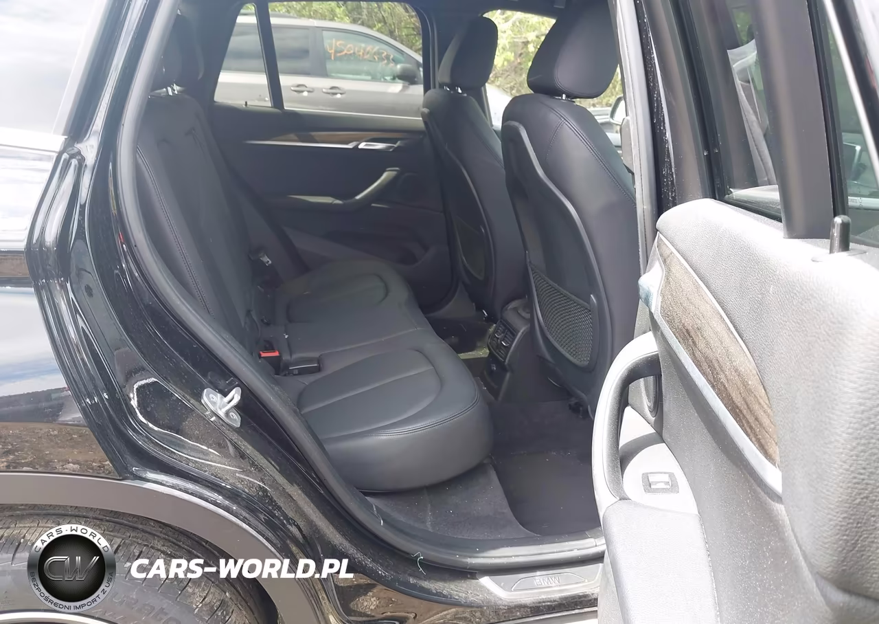 2018 BMW X1 xDrive28I VIN:WBXHT3C34J5L26666 - 8