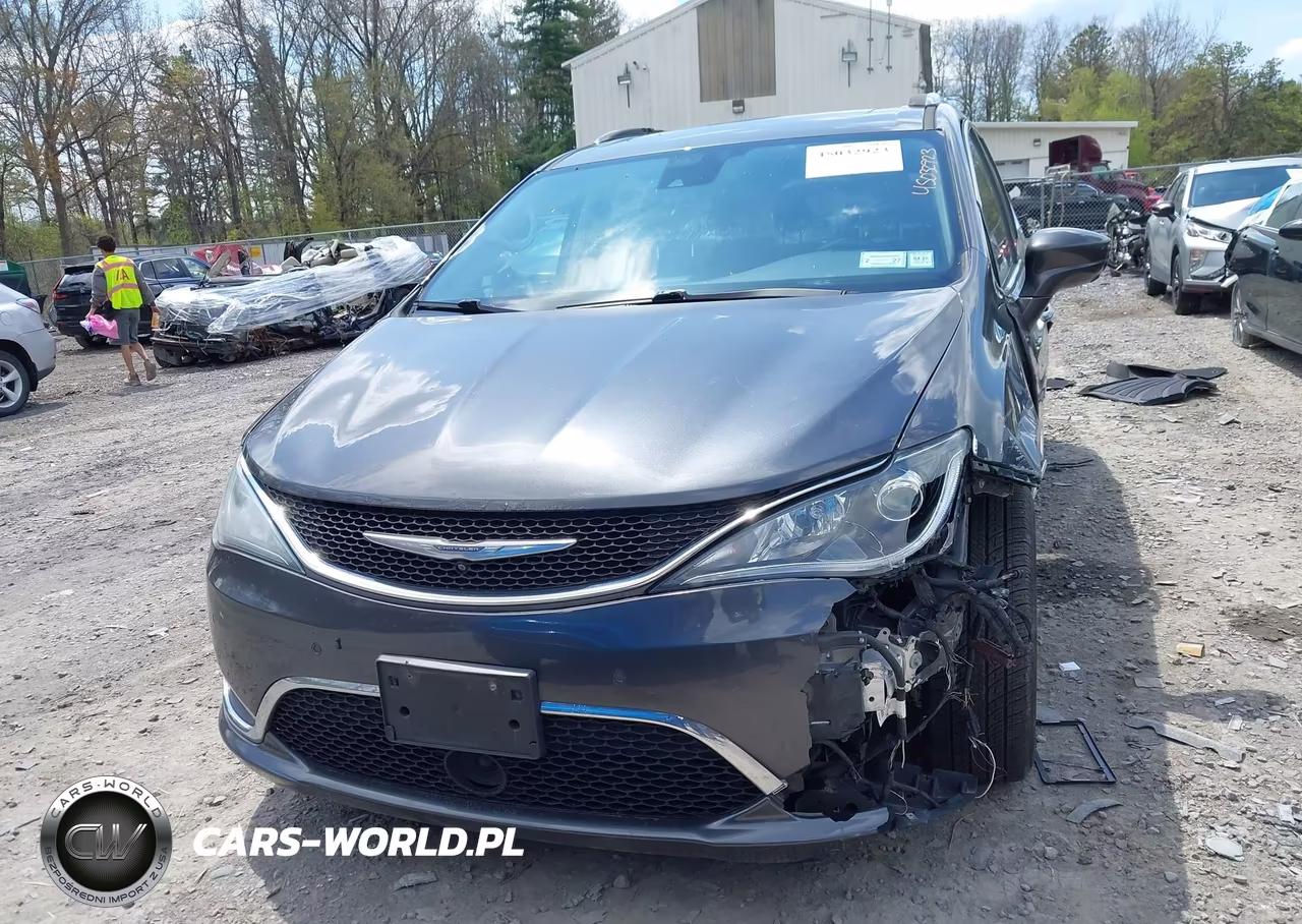 2018 Chrysler Pacifica Touring L Plus VIN:2C4RC1EG1JR351095 - 12