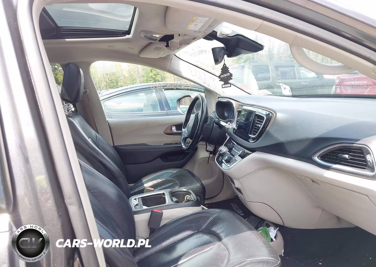 2018 Chrysler Pacifica Touring L Plus VIN:2C4RC1EG1JR351095 - 5