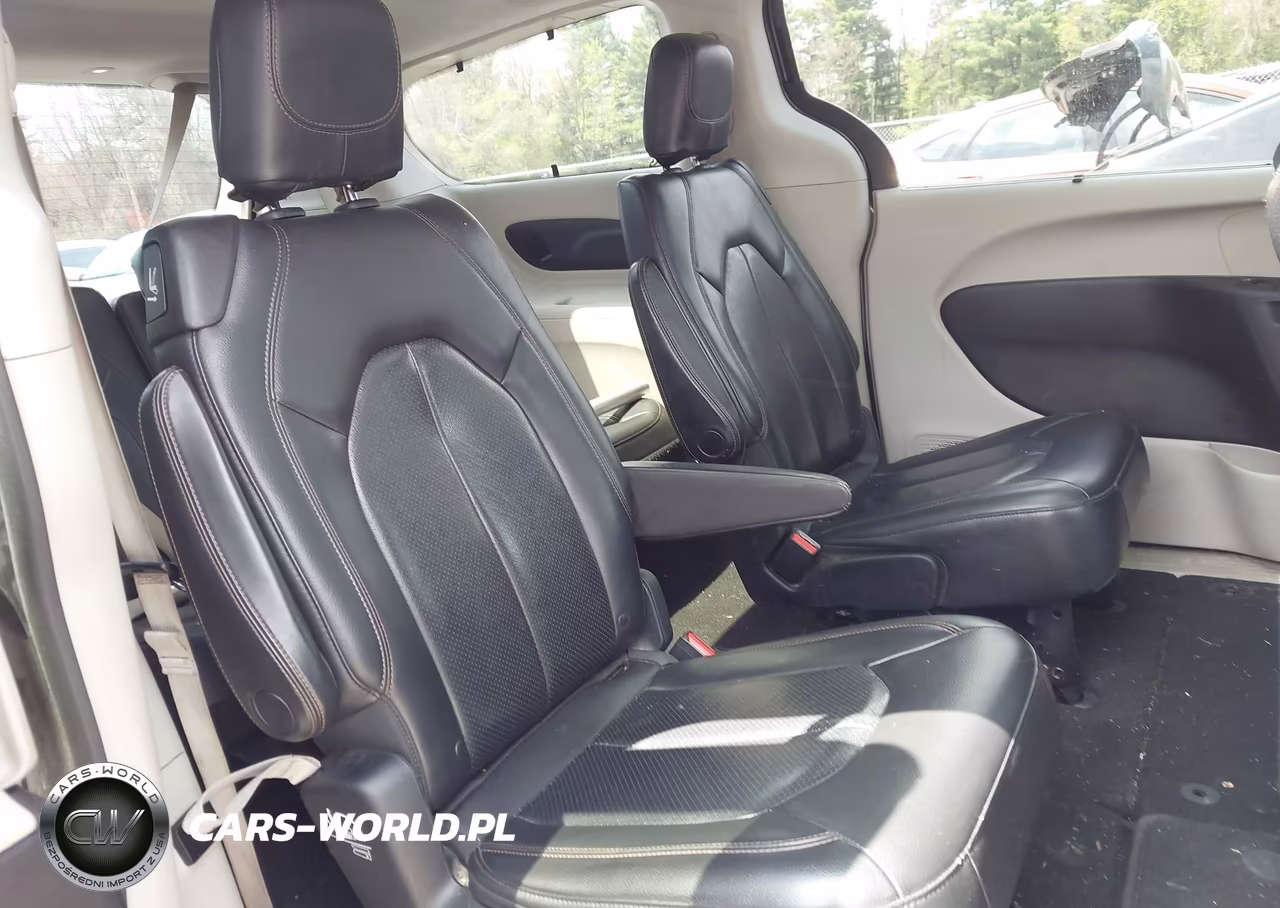 2018 Chrysler Pacifica Touring L Plus VIN:2C4RC1EG1JR351095 - 8