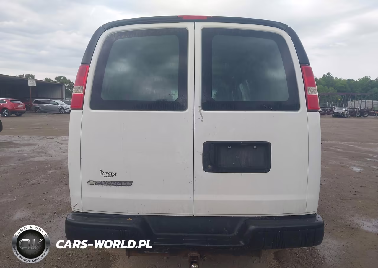 2017 Chevrolet Express 2500 Work Van VIN:1GCWGBFG2H1135170 - 16