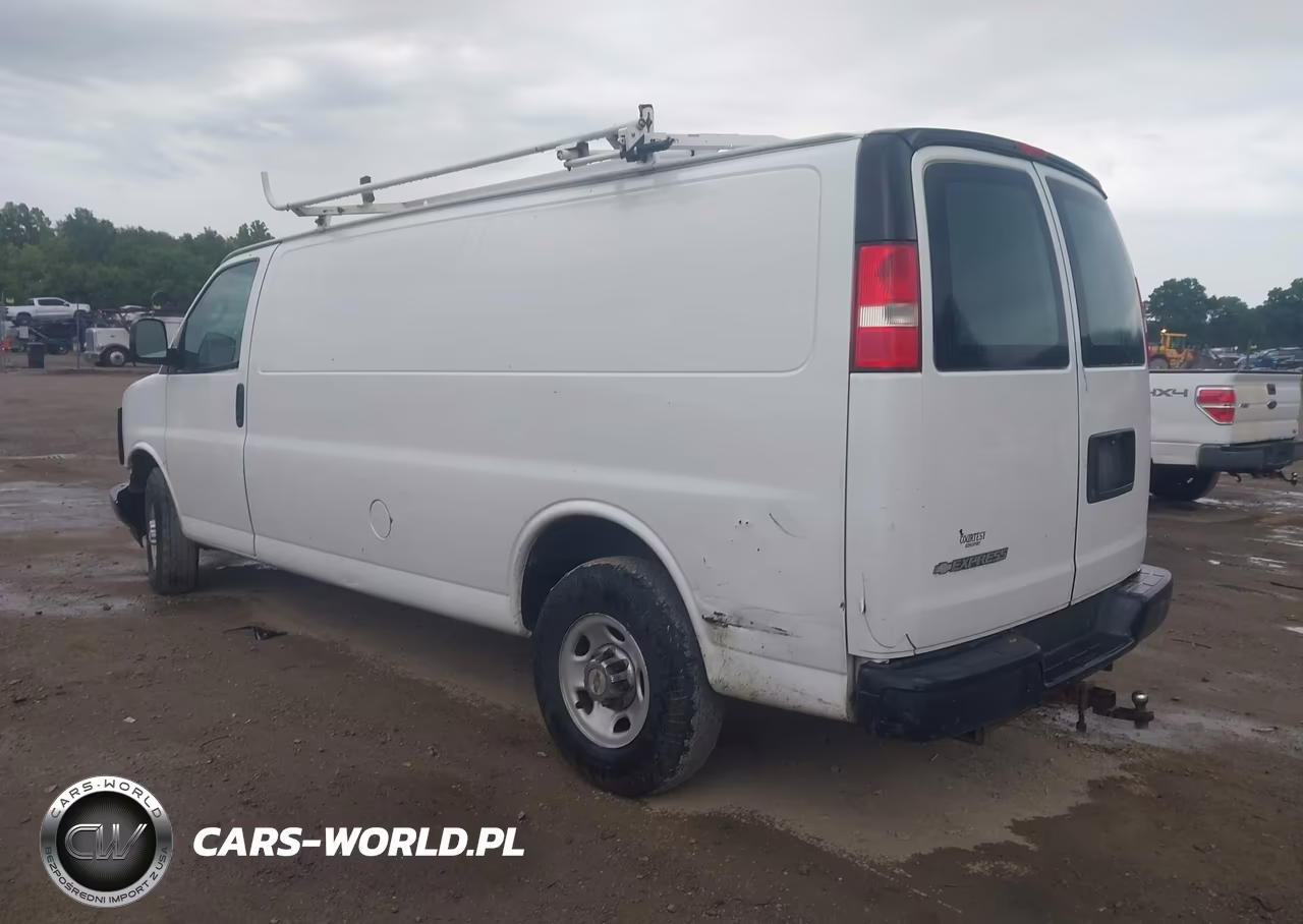 2017 Chevrolet Express 2500 Work Van VIN:1GCWGBFG2H1135170 - 3