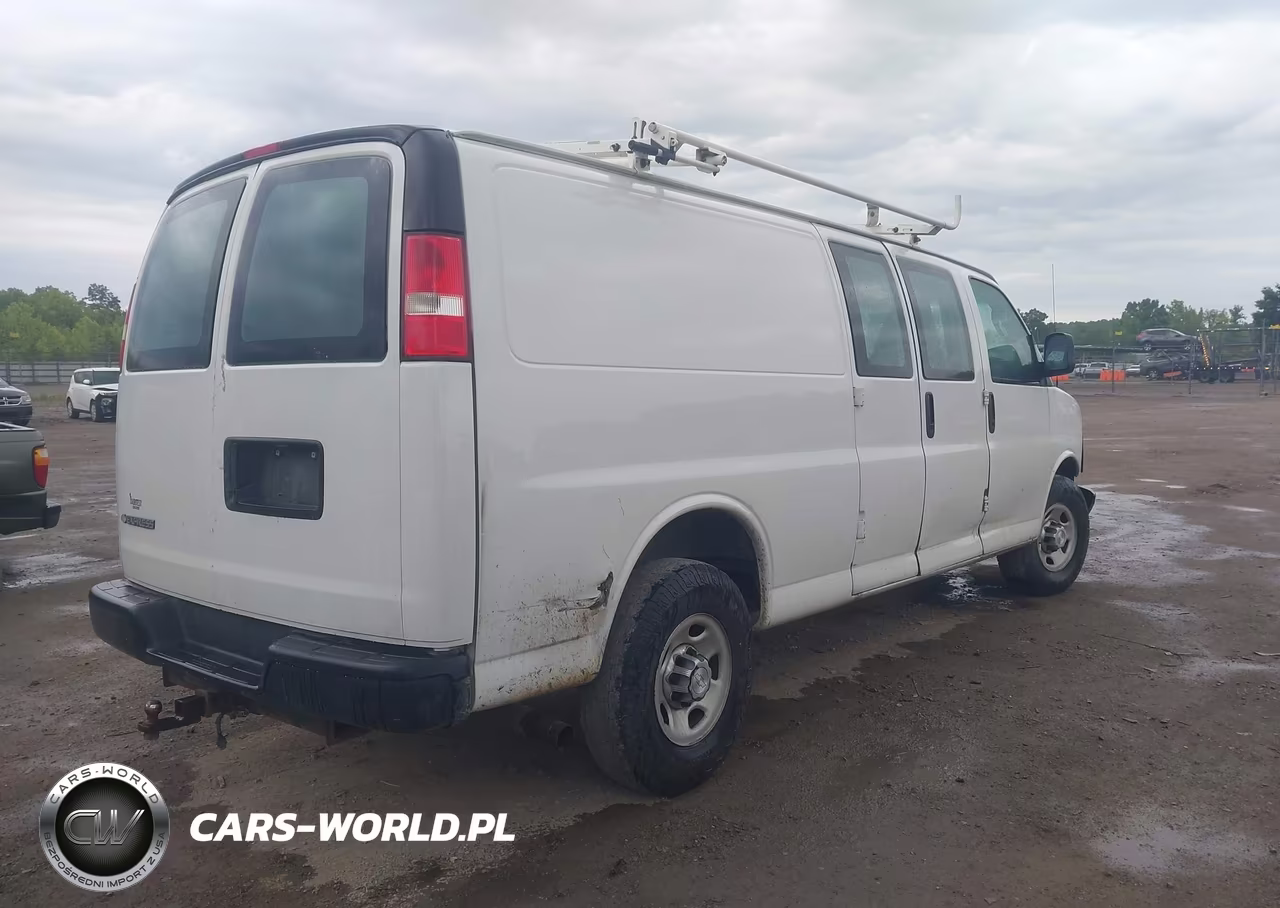 2017 Chevrolet Express 2500 Work Van VIN:1GCWGBFG2H1135170 - 4