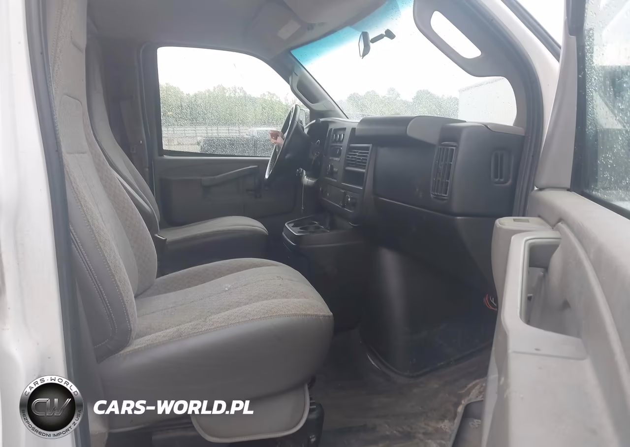 2017 Chevrolet Express 2500 Work Van VIN:1GCWGBFG2H1135170 - 5