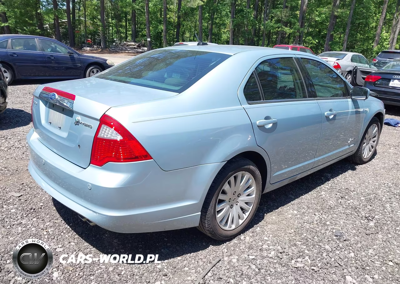 2010 Ford Fusion Hybrid VIN:3FADP0L33AR365525 - 4