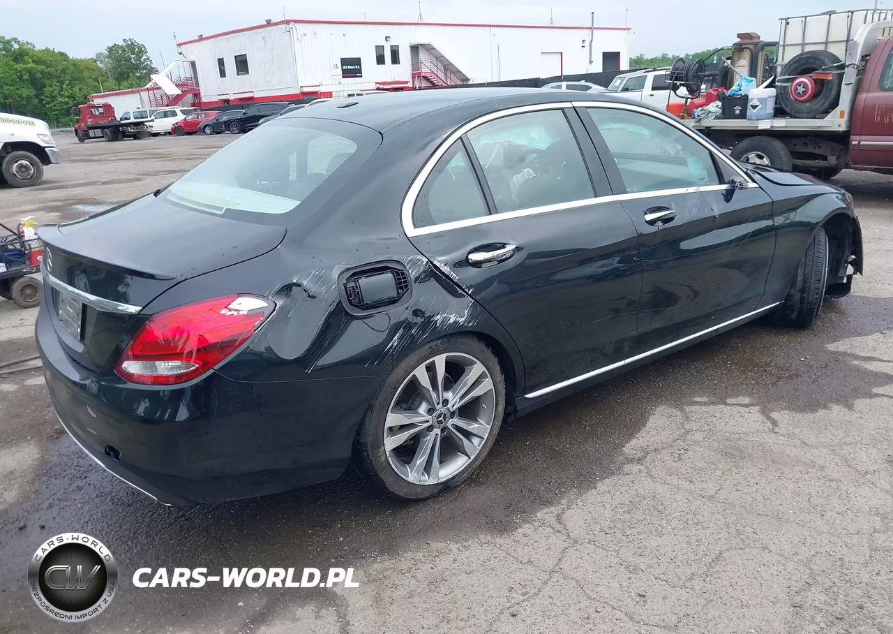 2017 Mercedes-Benz C 300 VIN:55SWF4JBXHU225666 - 4