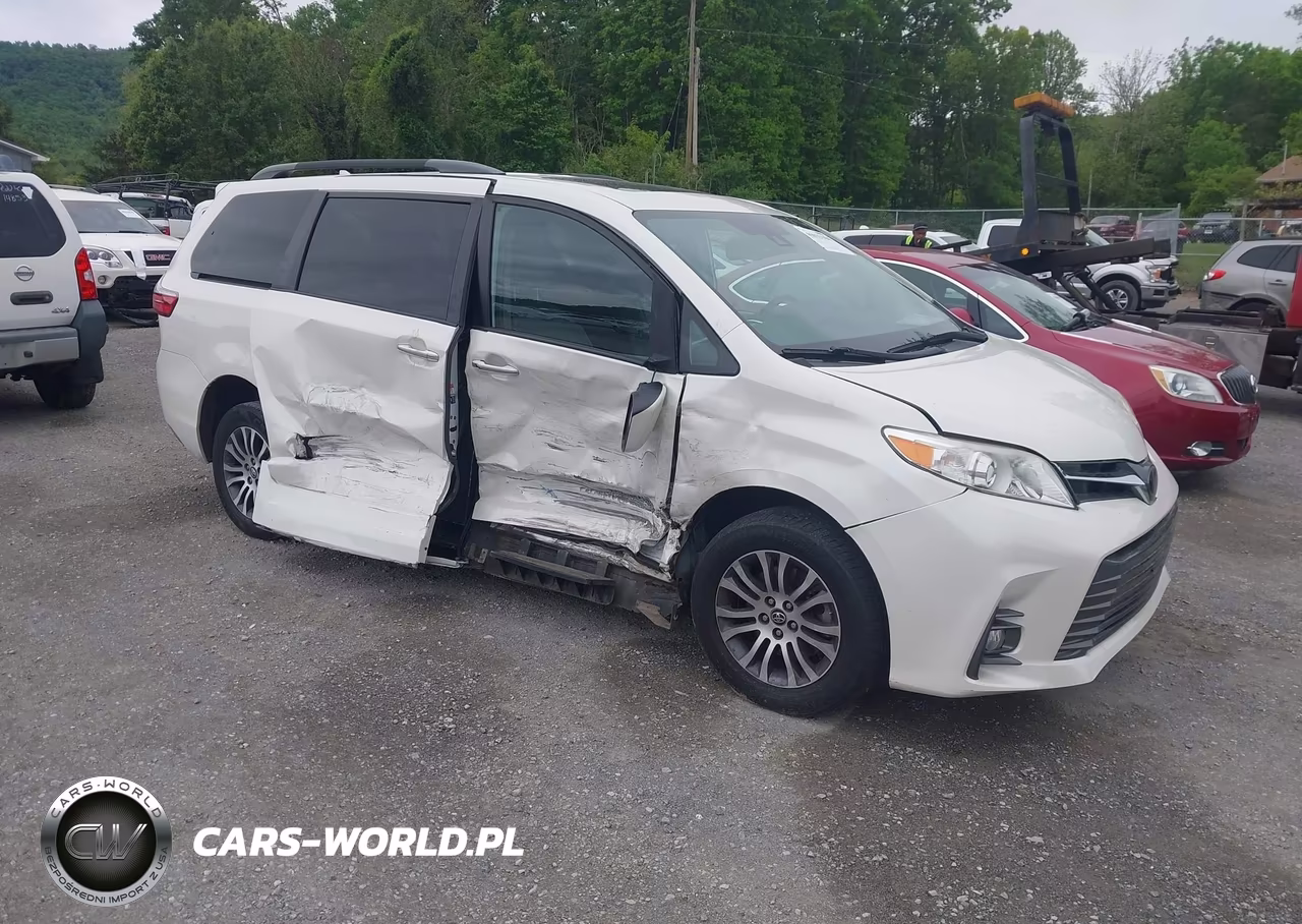 2019 Toyota Sienna Xle 8 Passenger