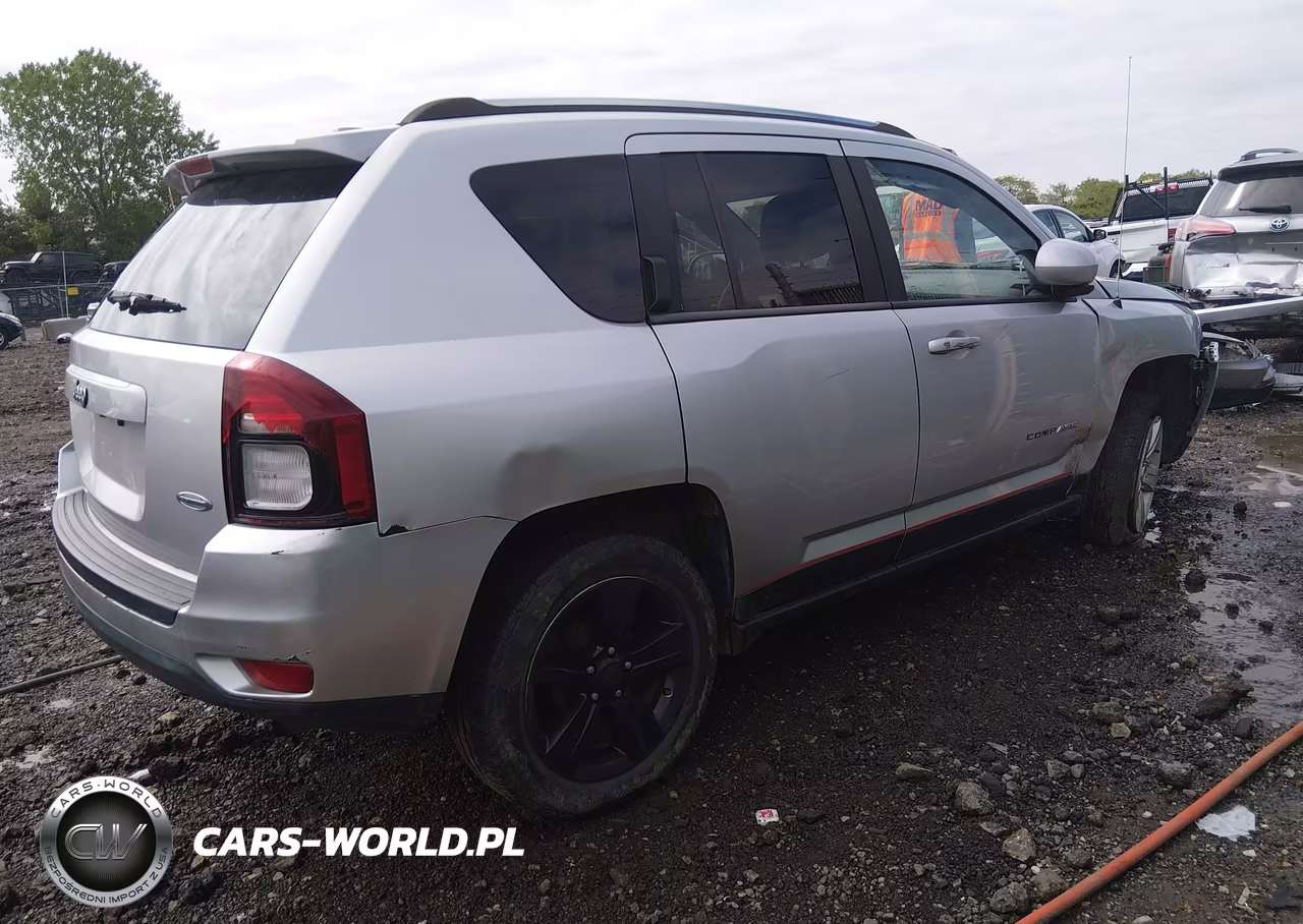 2014 Jeep Compass Latitude VIN:1C4NJCEA7ED538054 - 4