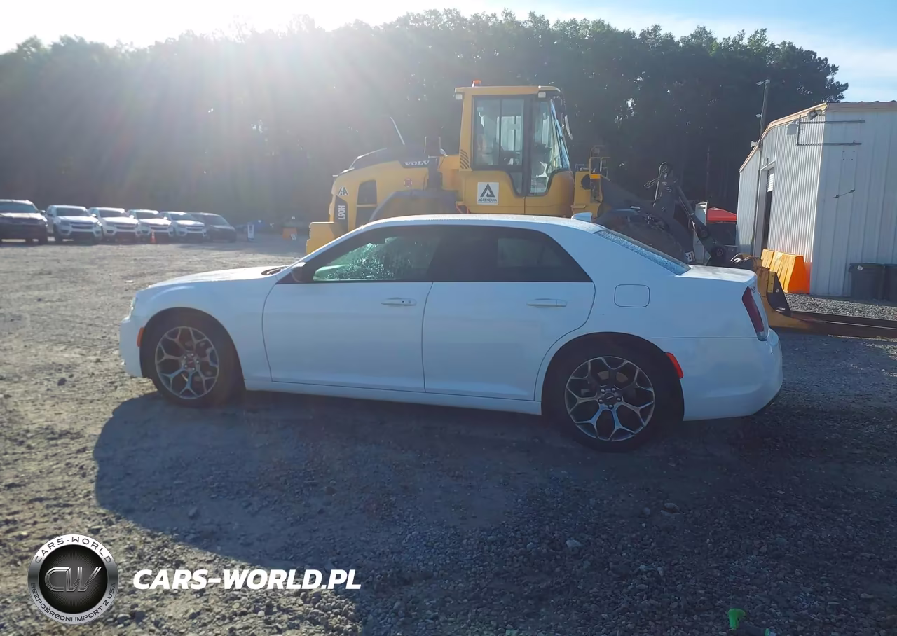 2018 Chrysler 300 Touring VIN:2C3CCAAG9JH316973 - 14