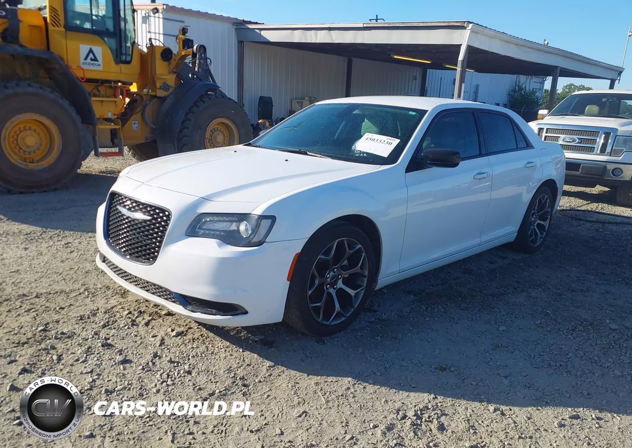 2018 Chrysler 300 Touring VIN:2C3CCAAG9JH316973 - 2