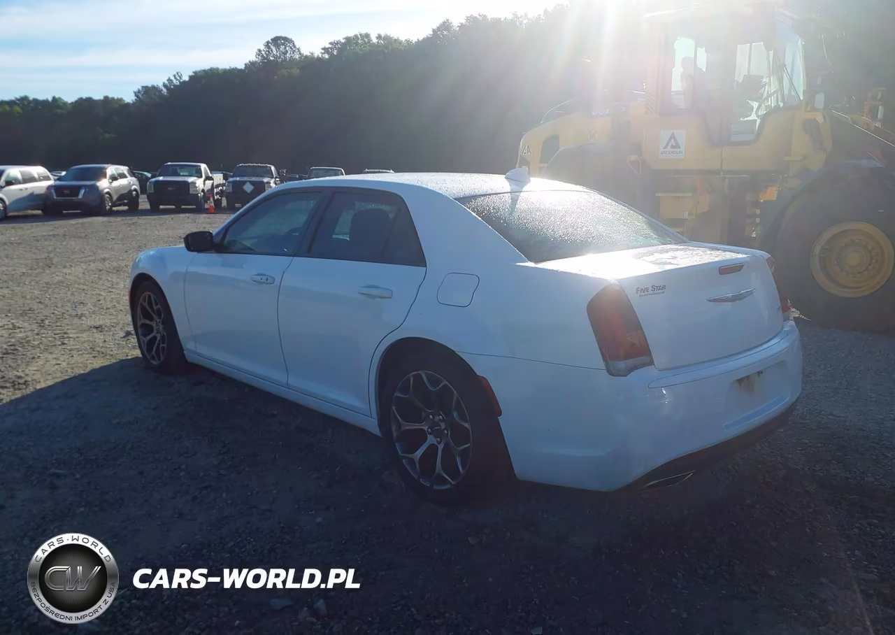 2018 Chrysler 300 Touring VIN:2C3CCAAG9JH316973 - 3