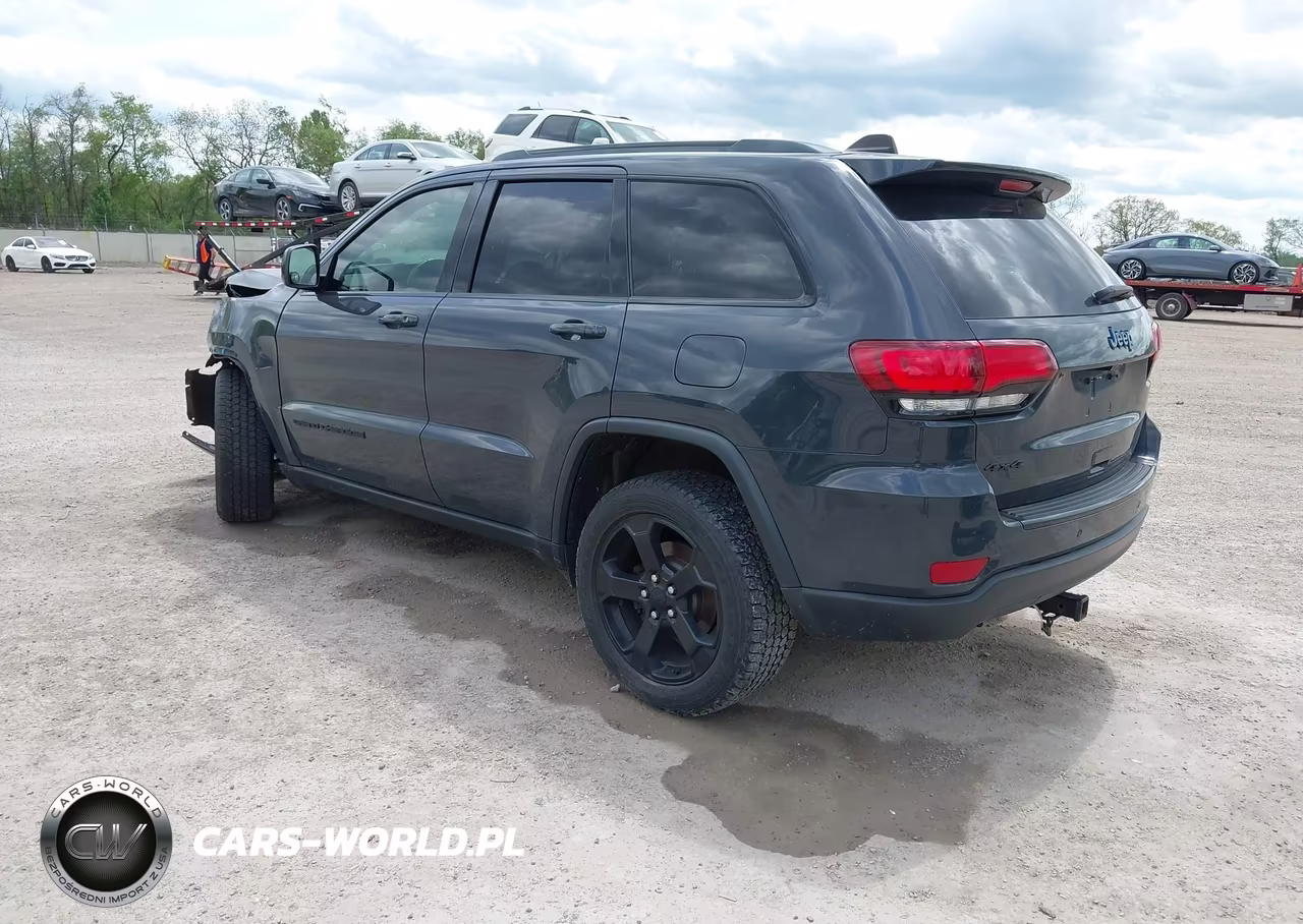2018 Jeep Grand Cherokee Upland 4X4 VIN:1C4RJFAG7JC377959 - 3