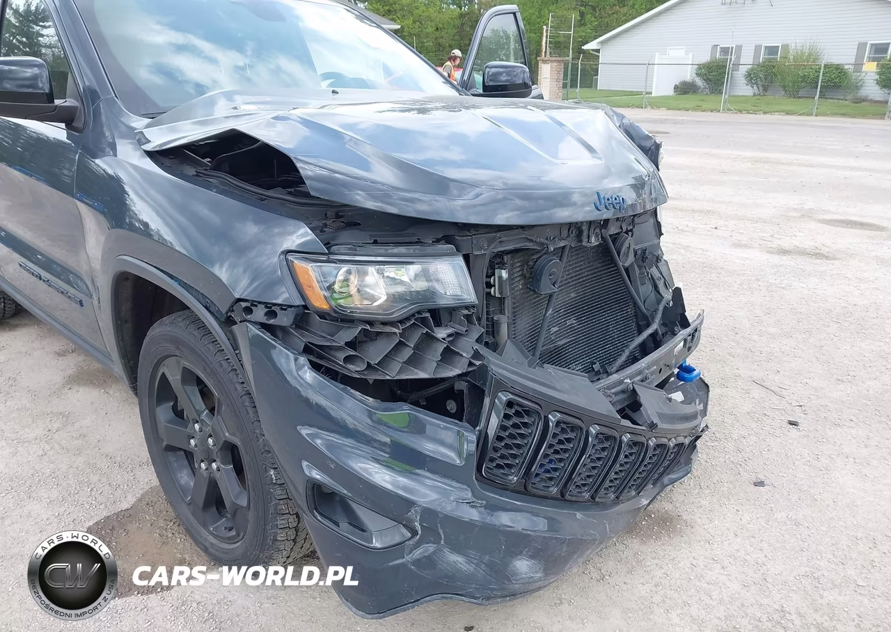 2018 Jeep Grand Cherokee Upland 4X4 VIN:1C4RJFAG7JC377959 - 6