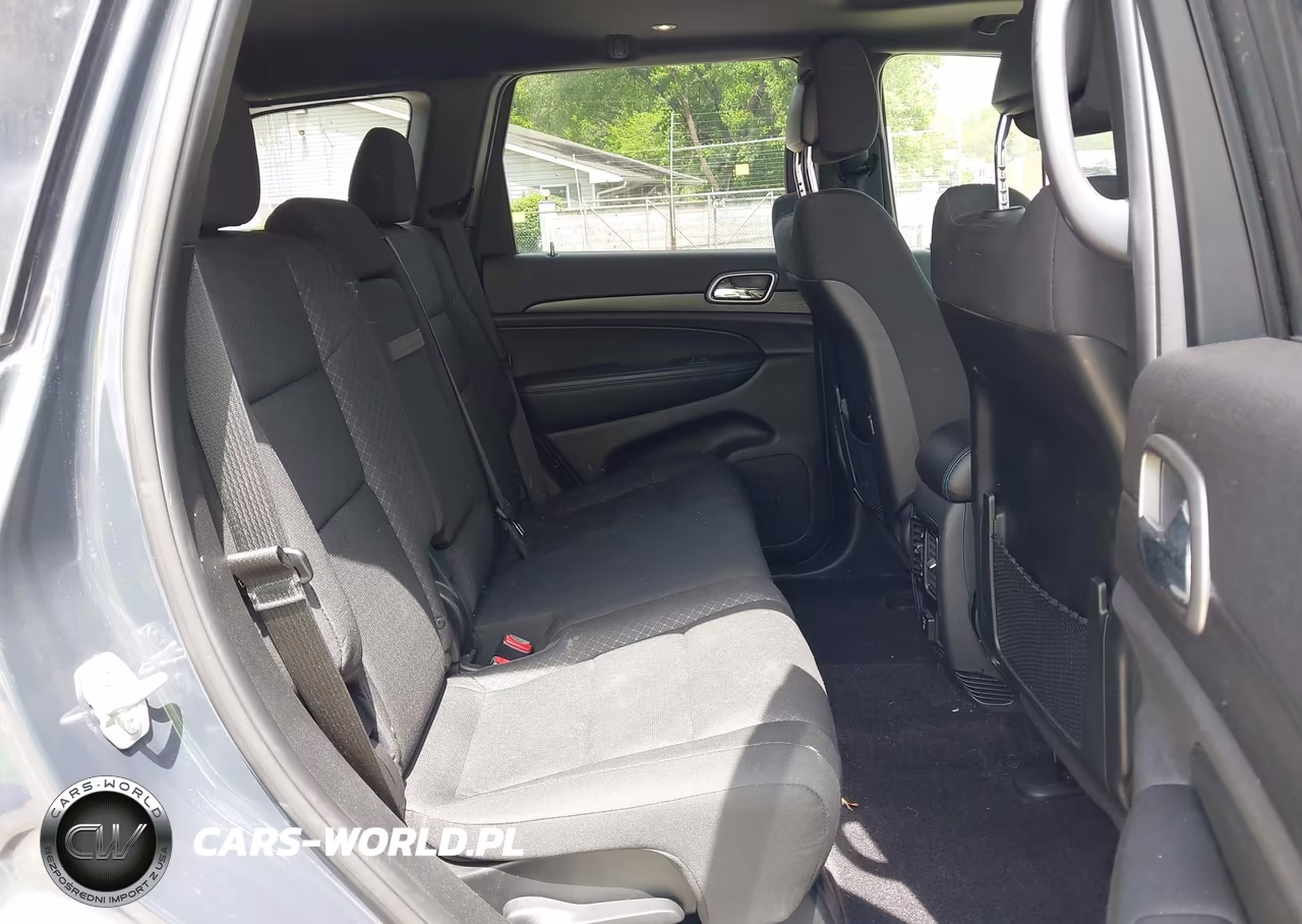 2018 Jeep Grand Cherokee Upland 4X4 VIN:1C4RJFAG7JC377959 - 8