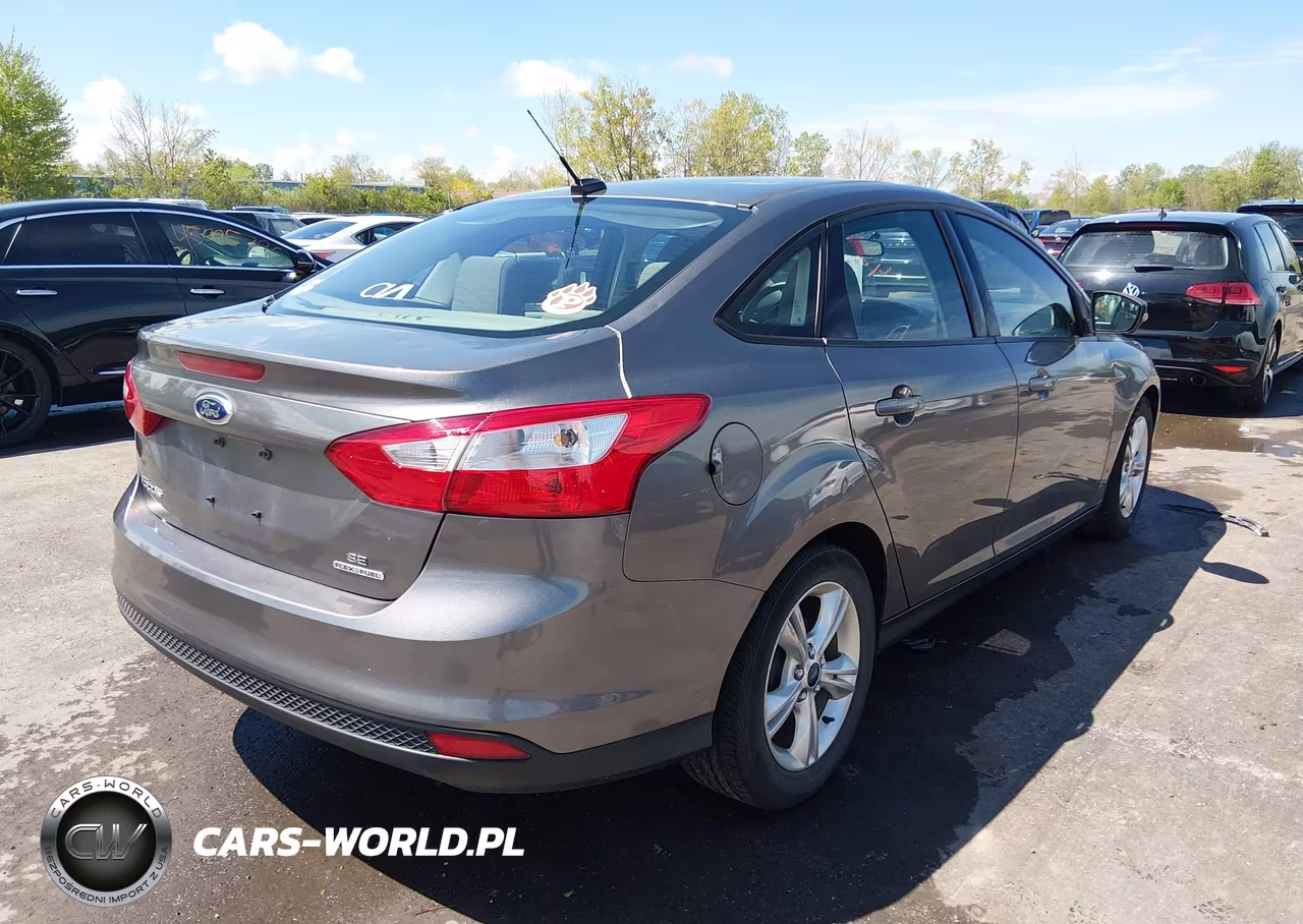 2014 Ford Focus Se VIN:1FADP3F22EL270155 - 4