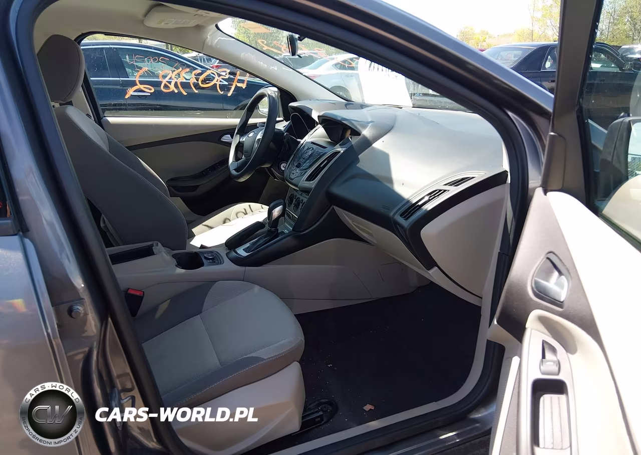 2014 Ford Focus Se VIN:1FADP3F22EL270155 - 5