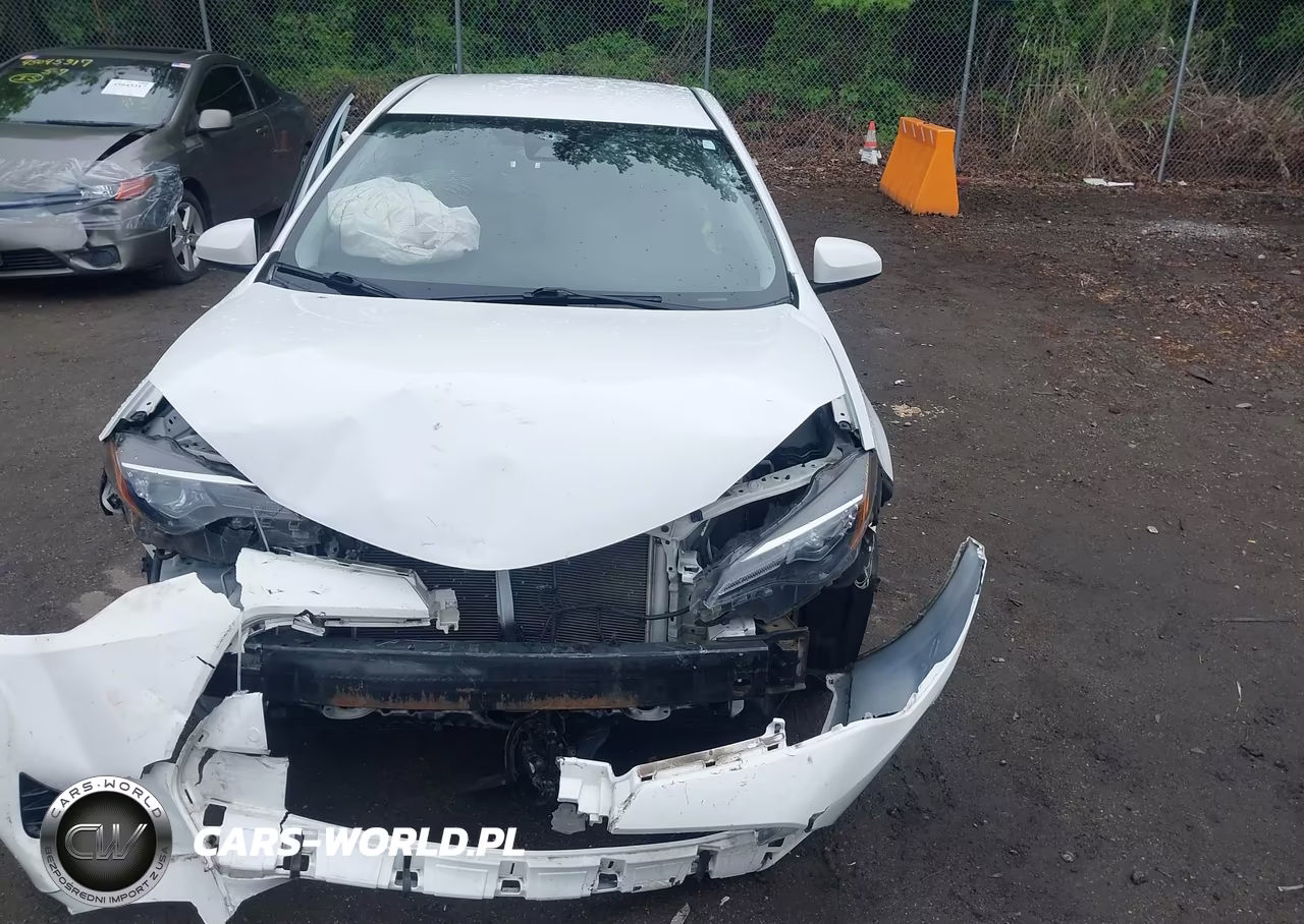 2017 Toyota Corolla Le VIN:2T1BURHE7HC838920 - 11