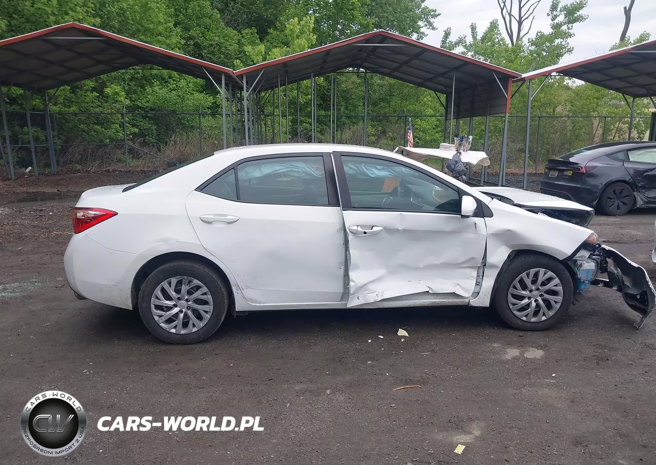 2017 Toyota Corolla Le VIN:2T1BURHE7HC838920 - 12