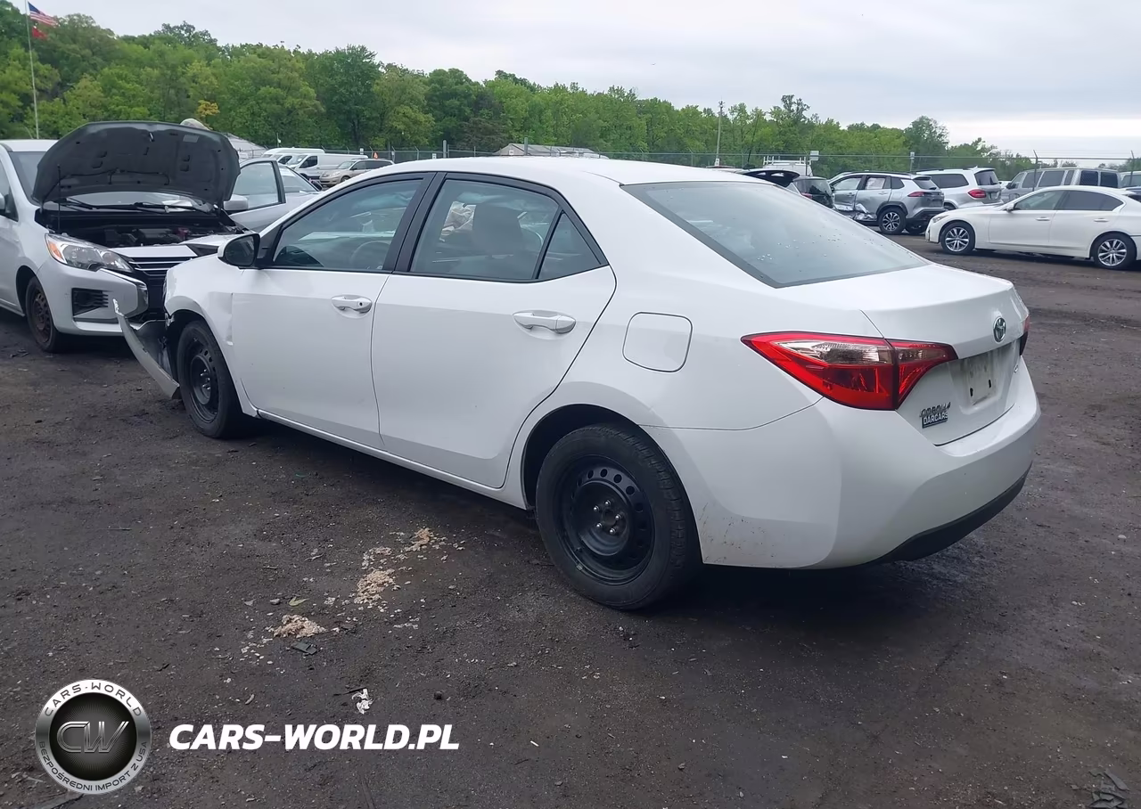 2017 Toyota Corolla Le VIN:2T1BURHE7HC838920 - 3