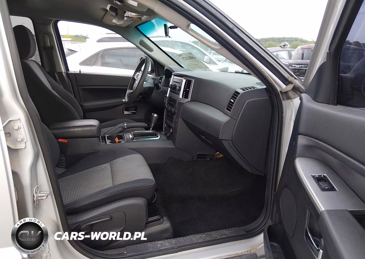 2010 Jeep Grand Cherokee Laredo VIN:1J4PR4GK7AC111108 - 5
