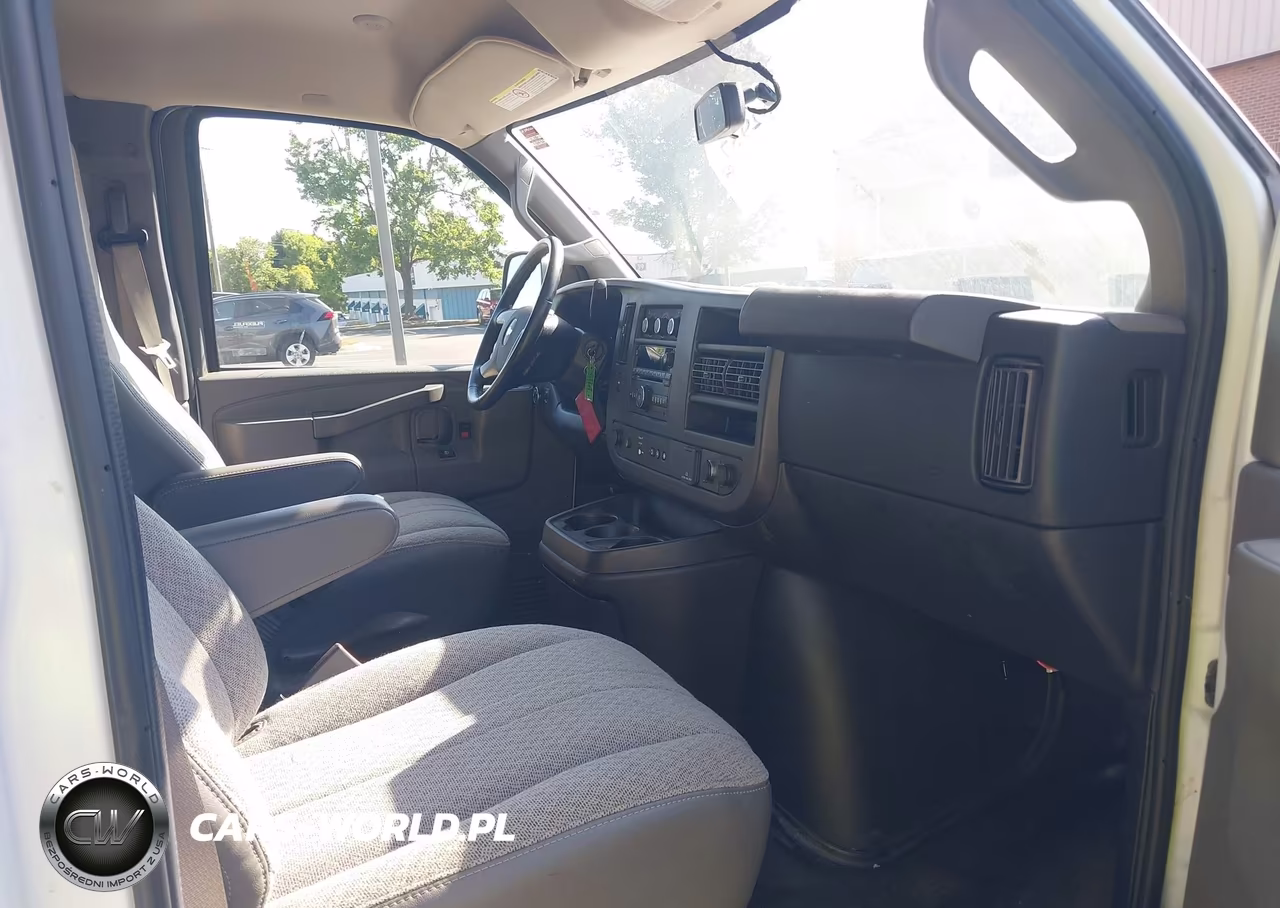 2018 Chevrolet Express 3500 Work Van VIN:1GCZGHFGXJ1233031 - 5