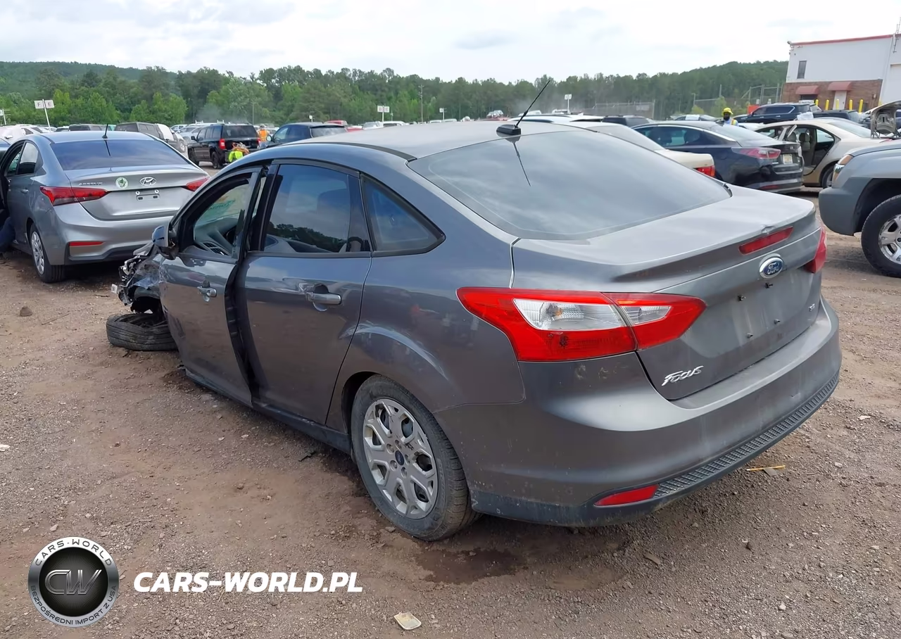 2012 Ford Focus Se VIN:1FAHP3F26CL186614 - 3