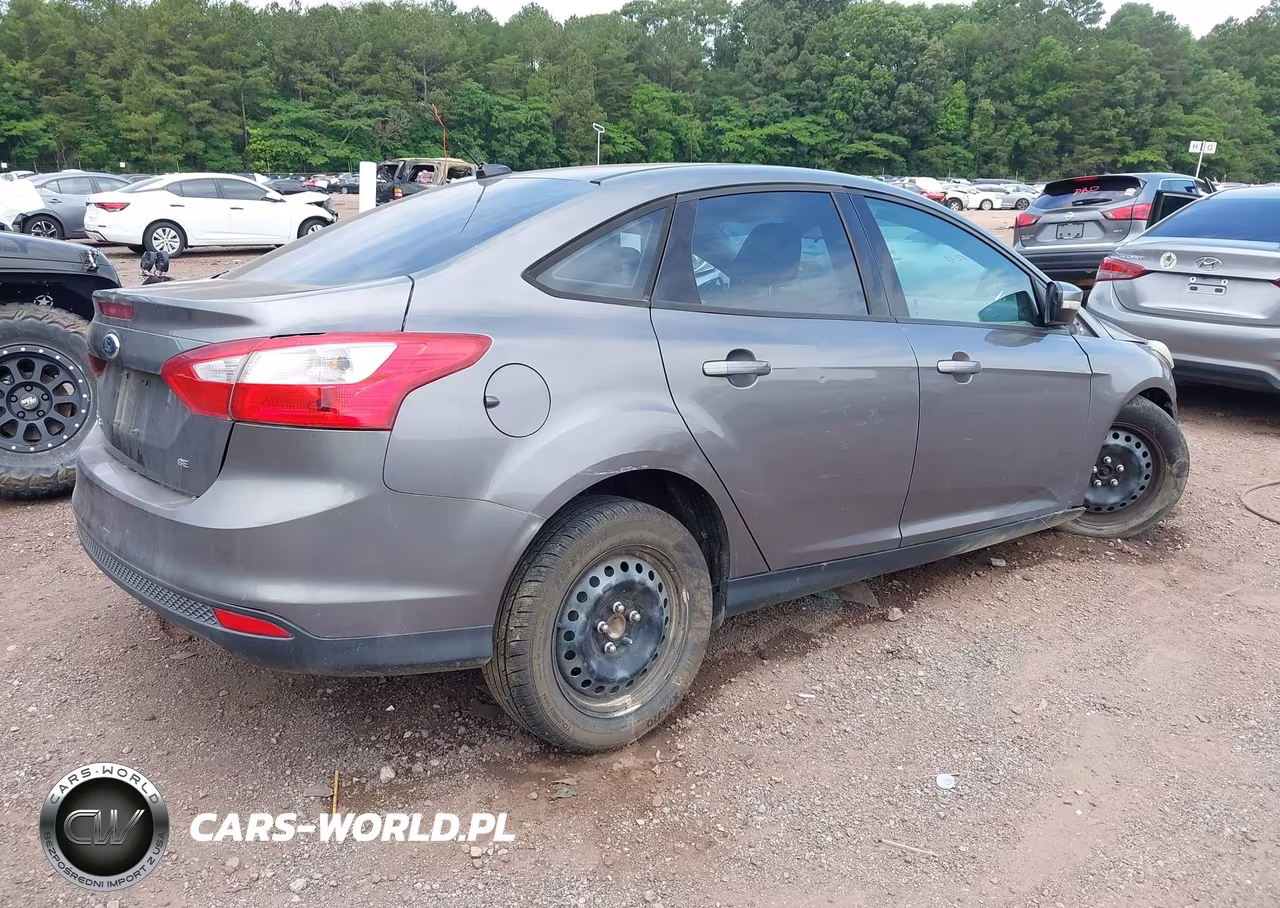 2012 Ford Focus Se VIN:1FAHP3F26CL186614 - 4