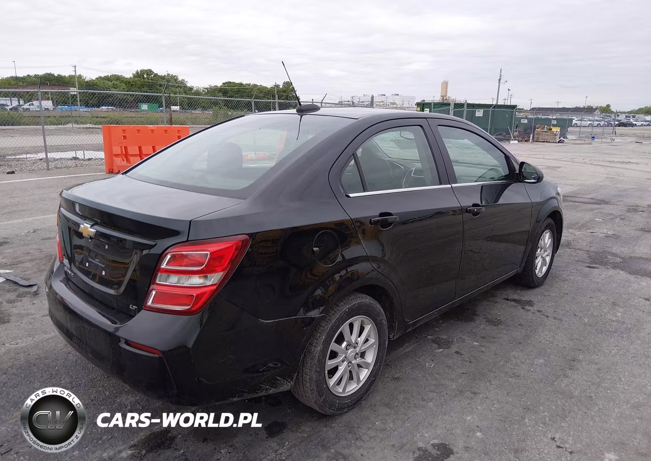 2019 Chevrolet Sonic Lt Auto VIN:1G1JD5SB8K4143819 - 4