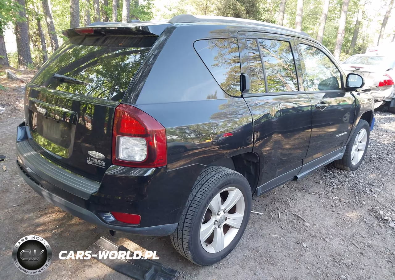 2016 Jeep Compass Latitude VIN:1C4NJDEB0GD617311 - 4