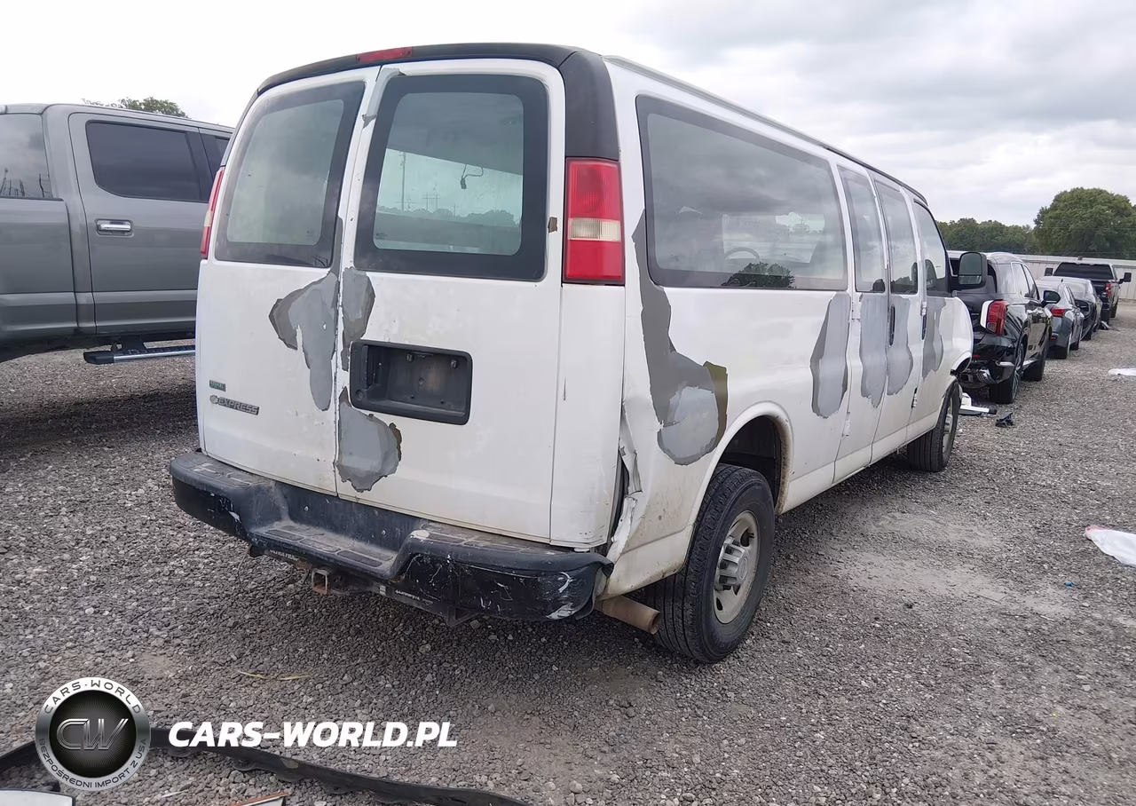 2010 Chevrolet Express 3500 Work Van VIN:1GC2GUBA0A1165639 - 4